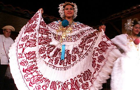 História, natureza exuberante e boa gastronomia tornam o país banhado pelo Mar do Caribe irresistível 