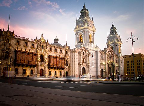 Praça das Armas, Lima, Peru .jpg