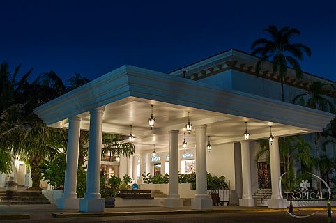 Fachada do Hotel Tropical Manaus