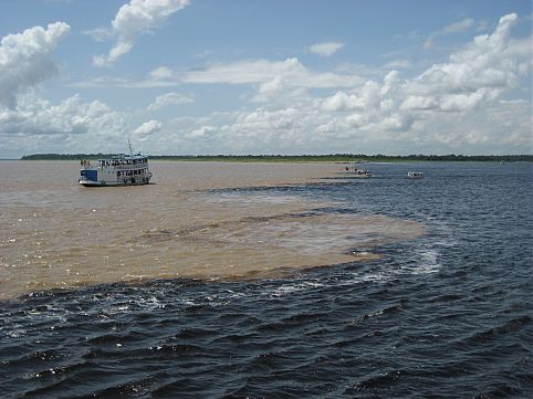 Encontro das águas dos Rios Negro e Solimões