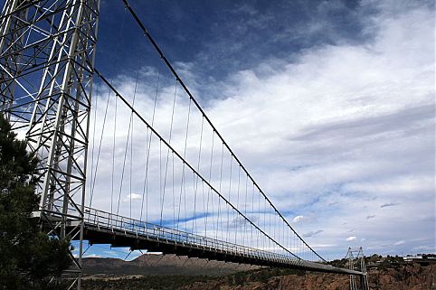 Conheça pontos de bungee jumping nos Estados Unidos, China, Áustria, Suíça e África do Sul