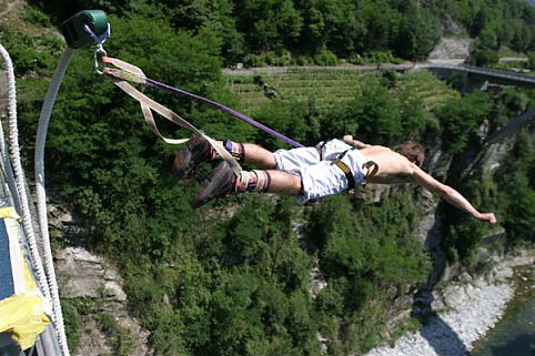 Conheça pontos de bungee jumping nos Estados Unidos, China, Áustria, Suíça e África do Sul