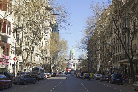 Rua que lida o prédio do Congre à Casa Rosada