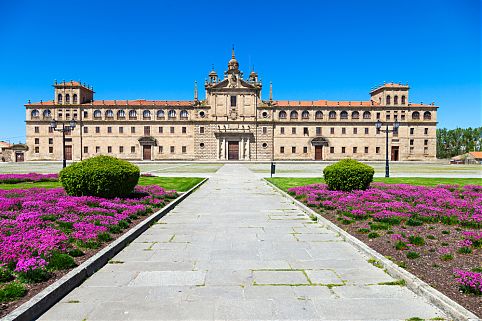Colegio de Nossa Senhora da Antiga, Monforte
