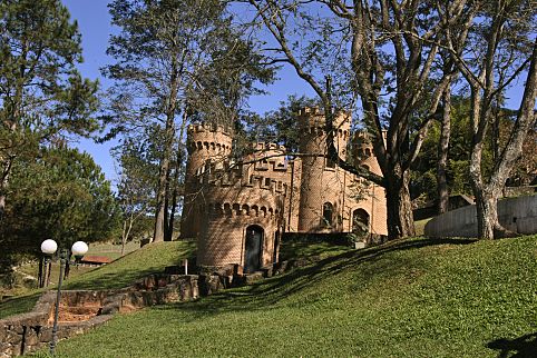 Hotel Estância Atibainha (SP)- castelinho.JPG