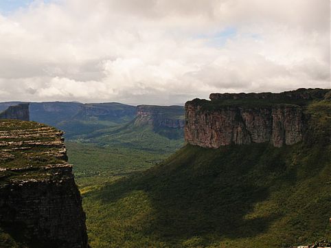 Caia na estrada com o seu velho para comemorar a data