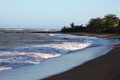 Um passeio pelas belas praias do Estado capixaba 