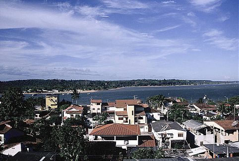 Um passeio pelas belas praias do Estado capixaba 