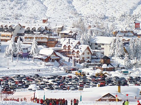 Curta o inverno na alta temporada de neve em Bariloche e veja as melhores atrações para os iniciantes