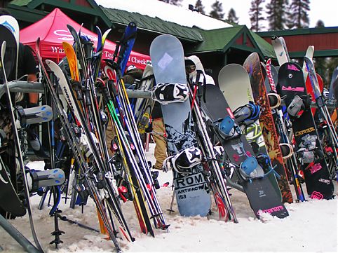 Curta o inverno na alta temporada de neve em Bariloche e veja as melhores atrações para os iniciantes