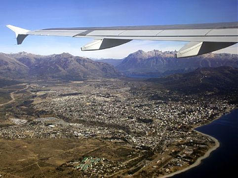 Curta o inverno na alta temporada de neve em Bariloche e veja as melhores atrações para os iniciantes