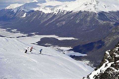 Inverno marca o início da temporada de esqui aos pés das Cordilheiras dos Andes