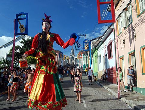 Conheça a festa do Divino Espírito Santo, uma das comemorações mais vibrantes de São Luiz do Paraitinga 