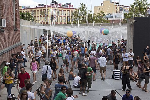 Museus em Nova York, São Paulo e Boston atraem um público diferente ao unir arte, DJs e música ao vivo