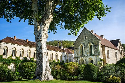 Jardins do Castelo de Fontenay, região da Borgonha, França