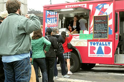 Roteiro traz opções de snacks nas ruas de Nova York, Hong Kong, Berlim, Amsterdã e Londres