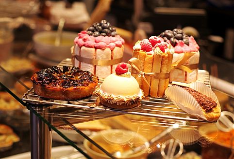 Patisserie Olesya Kuznetsova Shutterstock_cut.jpg