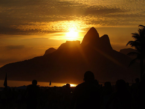 Conheça alguns destinos famosos pelo entardecer inesquecível