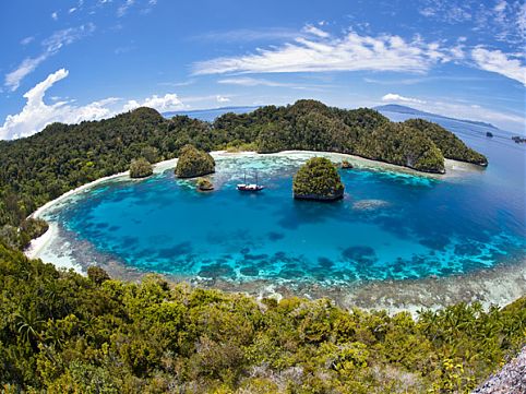 Praias, templos e paisagens de tirar o fôlego atraem à Indonésia