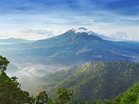 Praias, templos e paisagens de tirar o fôlego atraem à Indonésia