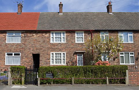 Casa onde morou Paul McCartney durante a infância na 20 Forthlin Road