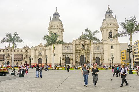 Plaza Mayor LIma Elzbieta Sekowska Shutterstock.jpg