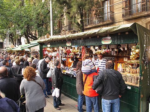 Mercado de Natal, em Barcelona, Espanha 