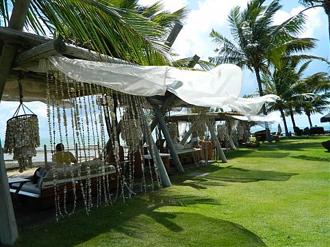 Gazebos de frente para o mar