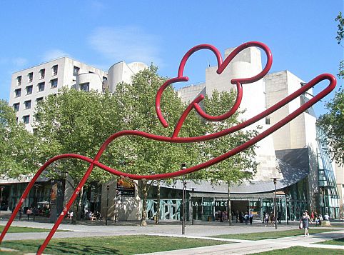 ‘Uma mulher, uma flor, solidariedade’, Parque Bercy, Paris  