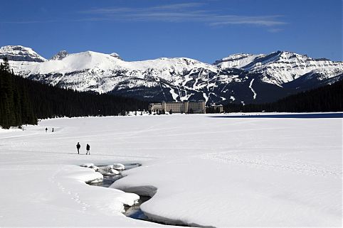 Do Emerald Lake, no Canadá, ao Huanglong, na China, contemple nossa seleção por essas belas porções de água cercadas de terra ao redor do planeta 