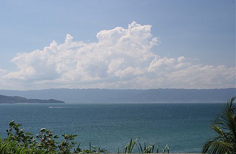 Saiba onde praticar o paddle surf, a modalidade sobre pranchas que chegou para ficar