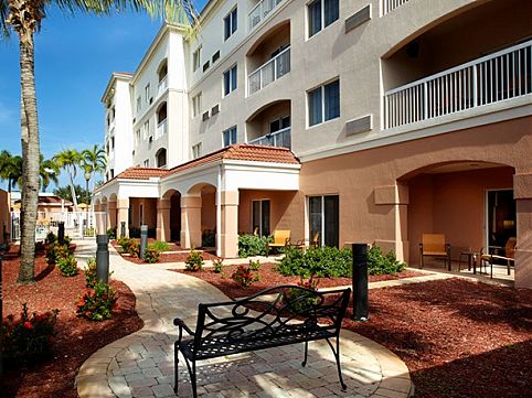 Courtyard by Marriott Palm Beach Airport 