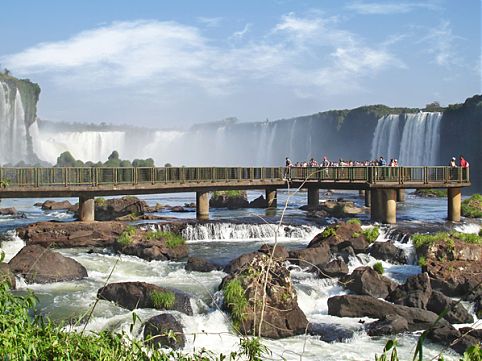 Chapada dos Guimarães, Abrolhos e Serra da Capivara. Natureza e aventura nos parques nacionais do Brasil