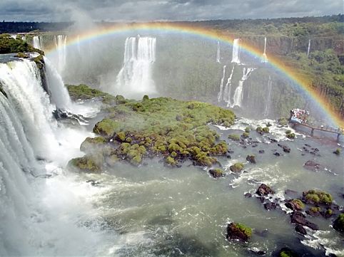 Chapada dos Guimarães, Abrolhos e Serra da Capivara. Natureza e aventura nos parques nacionais do Brasil