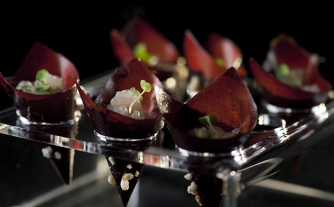 Filhote tartare in açaí paper cone