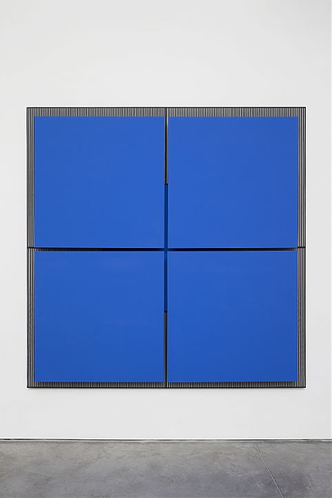 4 carrés bleus sur 1 bleu, 1977