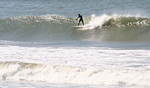 Conheça as praias brasileiras preferidas pelos surfistas 