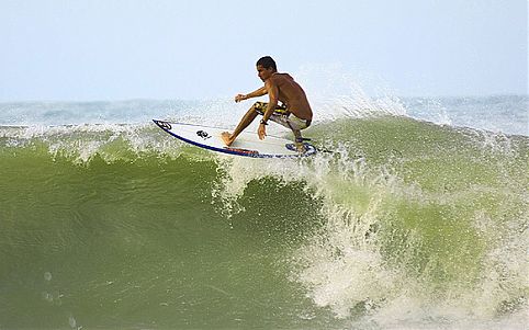 Conheça as praias brasileiras preferidas pelos surfistas 