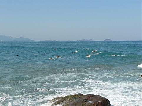 Conheça as praias brasileiras preferidas pelos surfistas 