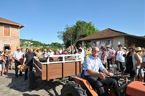  Festa da colheita da uva atrai turistas para o Vale dos Vinhedos no Rio Grande do Sul