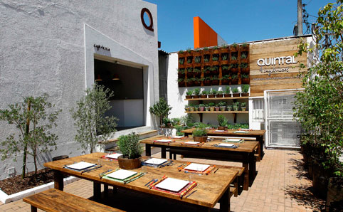 The terrace at Quintal dos Orgânicos