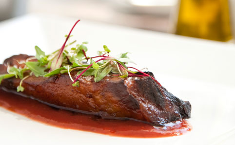 Slow roast pork rib with strawberry chutney