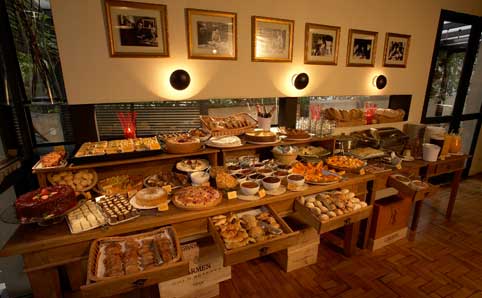 The breakfast buffet at Bles D'Or