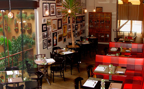 Inside Oscar Café