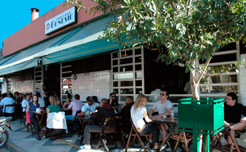 Tables outside in the sunshine at Genésio