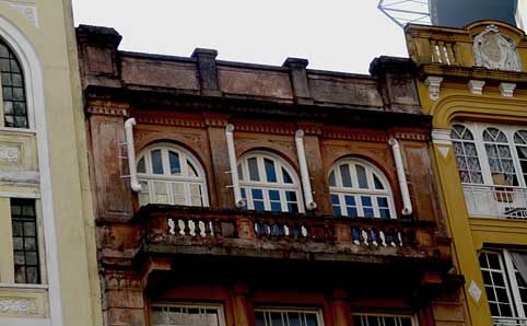 The facade of Estúdio Lâmina in Centro