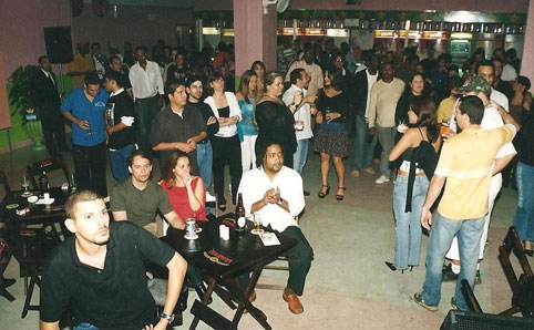 Patrons listen to samba at Bar Mangueira