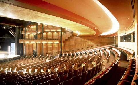 Palco e plateia do Teatro Alfa, em Santo Amaro