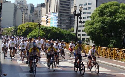 Cyclists with Clube dos Amigos de Bike