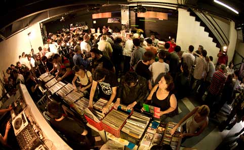 Inside the record fair Feira de Discos